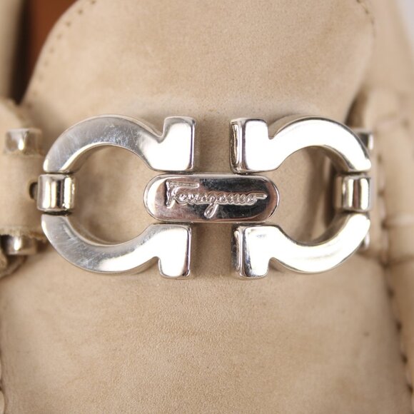 Ferragamo Flats Sz 7 Beige Suede Silver Hardware Driving Moc Leather Loafers - Picture 11 of 12